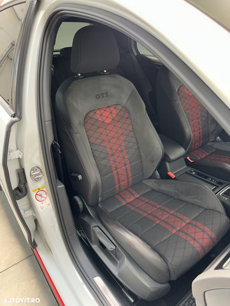 Volkswagen Golf - 36