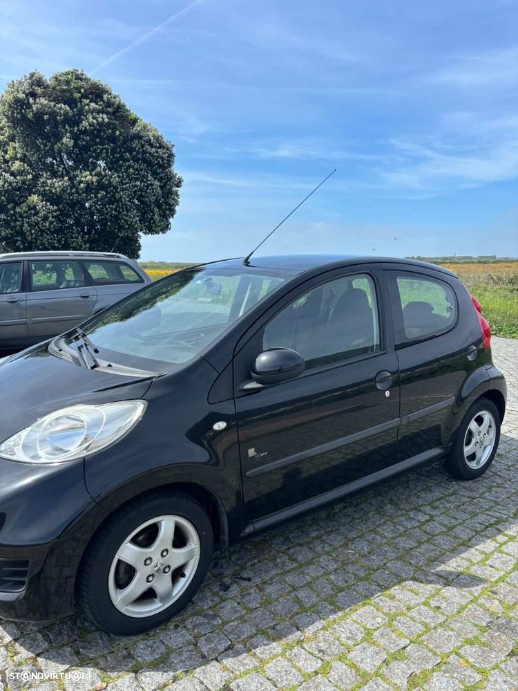Peugeot 107 2011 photo 2