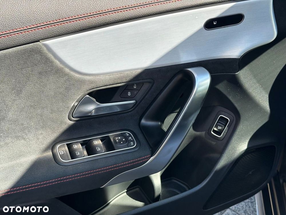 Mercedes-Benz CLA - 13