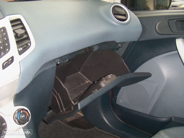 Ford Fiesta 1.4 TDCI Titanium - 23