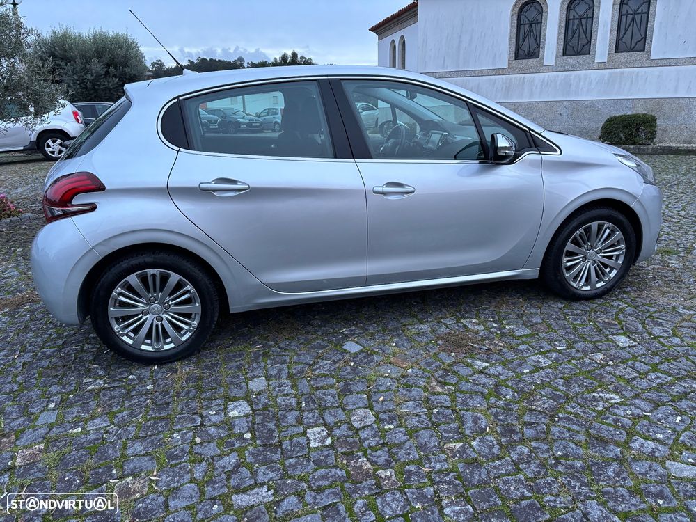 Peugeot 208 1.2 PureTech Allure - 10