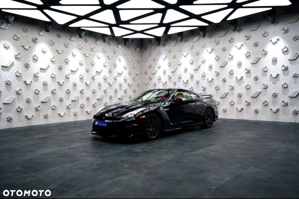 Nissan GT-R - 11