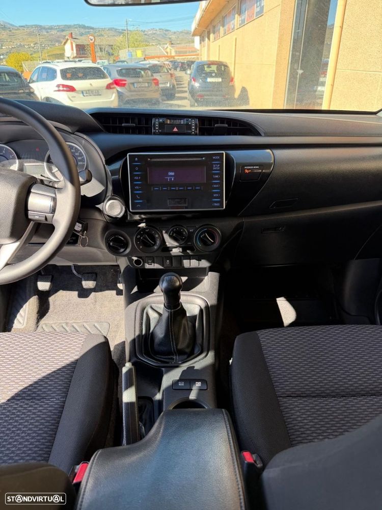 Toyota Hilux 2.4 D-4D 4WD CD Premium Edition - 7