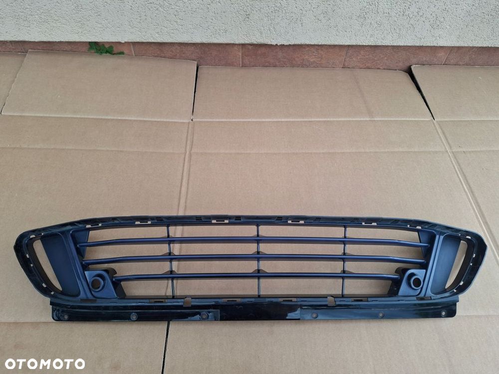 KRATKA ŚRODKOWA ZDERZAKA BMW 2 F45 ORYGINAŁ ŁADNY STAN - 1