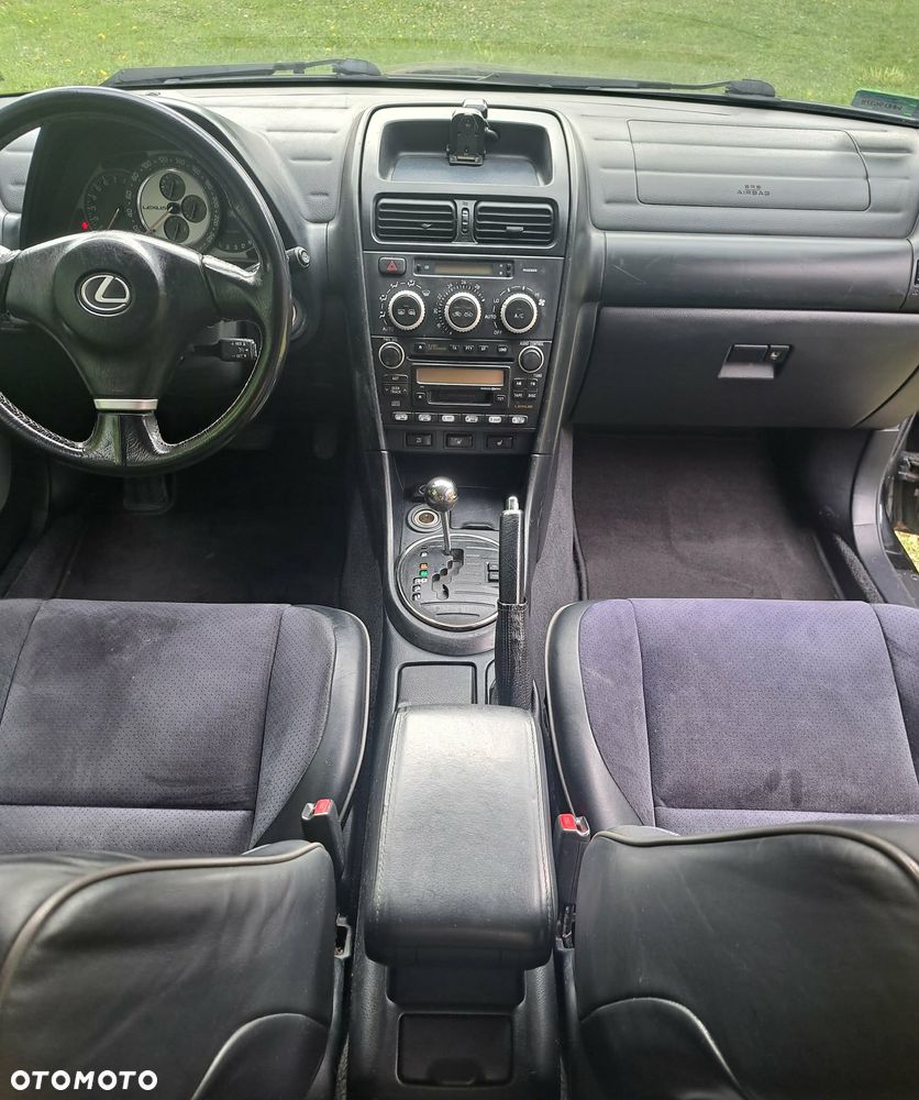 Lexus IS 200 Elegance - 12