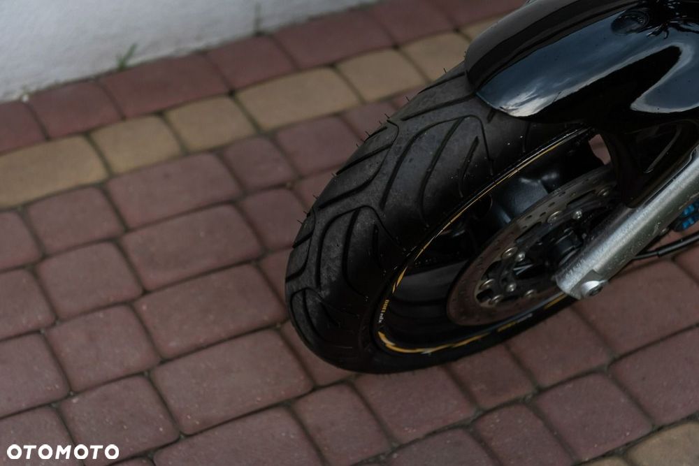 Yamaha XJR - 8