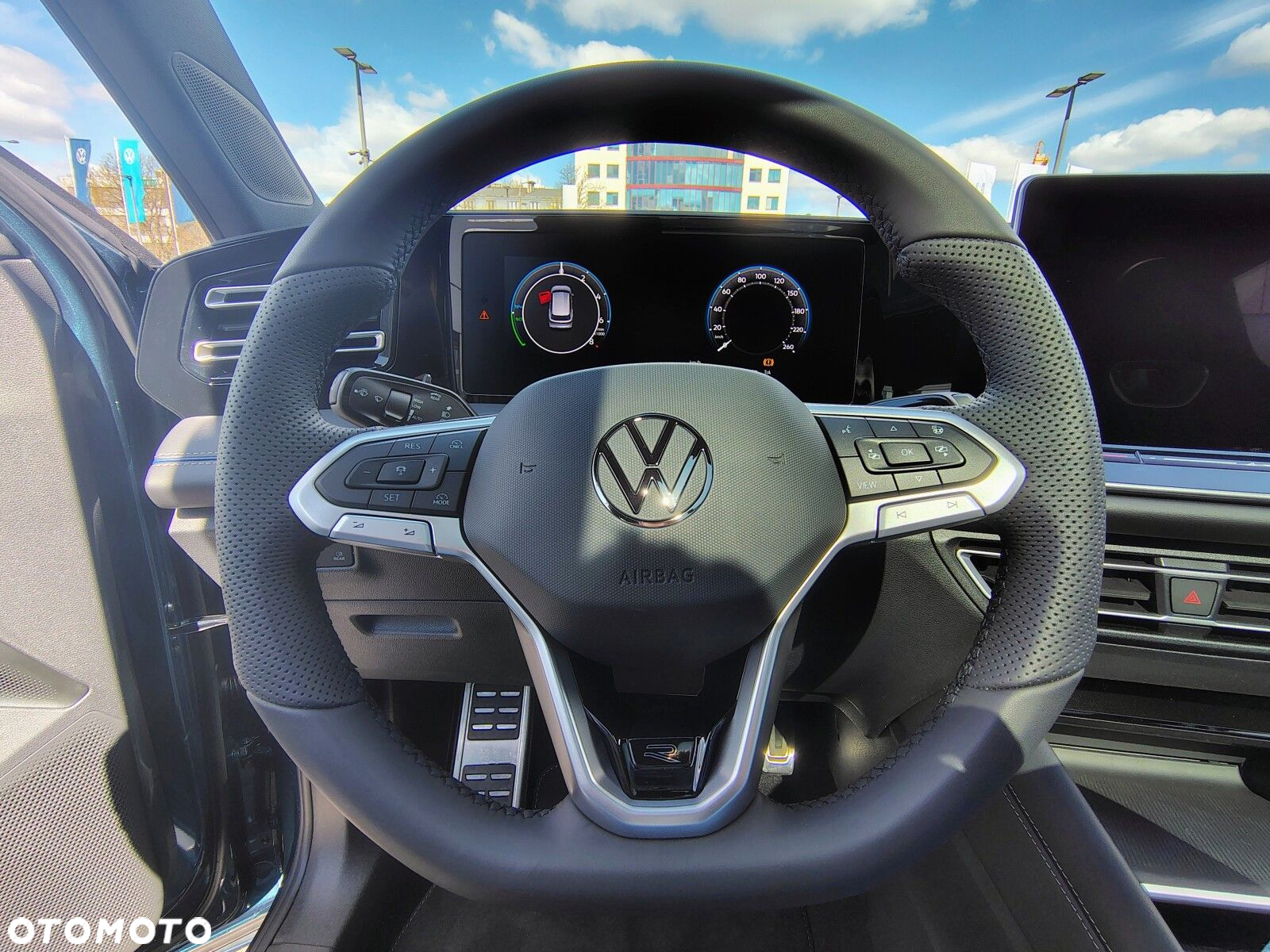 Volkswagen Tiguan - 12