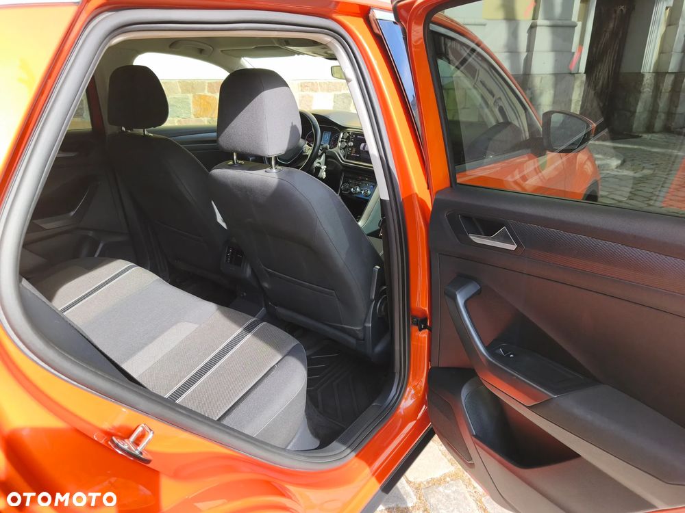 Volkswagen T-Roc - 16