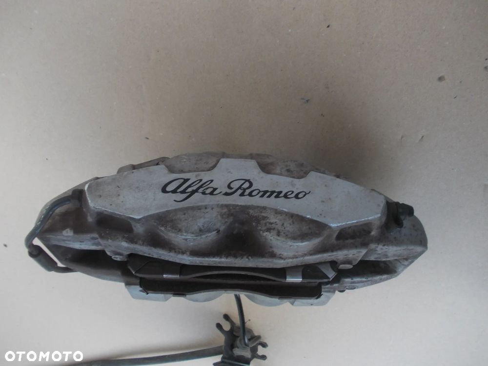 Zacisk przód lewy  Alfa Romeo Stelvio - 8