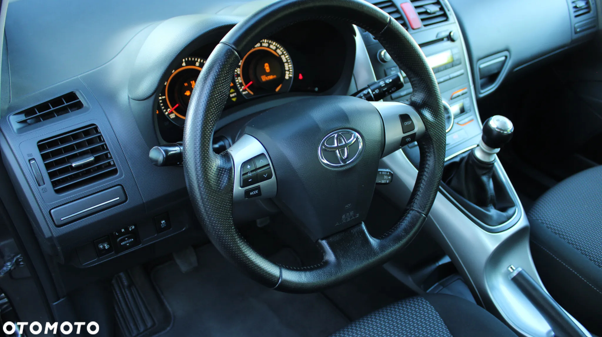 Toyota Auris 1.6 Premium - 37