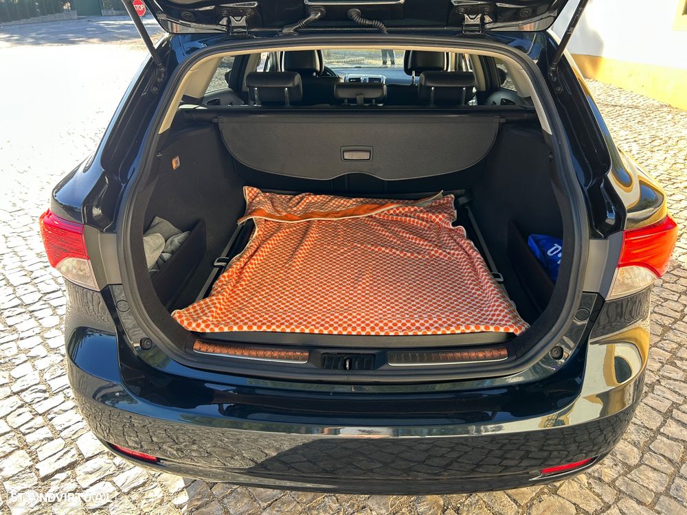 Toyota Avensis SW 2.0 D-4D Luxury - 15