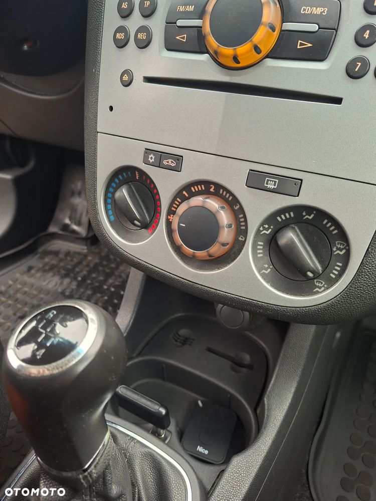 Opel Corsa 1.4 16V Enjoy - 15