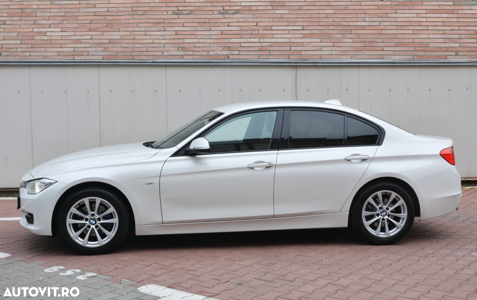 BMW Seria 3 320d xDrive Sport-Aut. Modern Line - 4