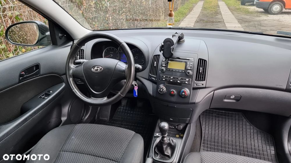 Hyundai i30 1.4 Base + - 12