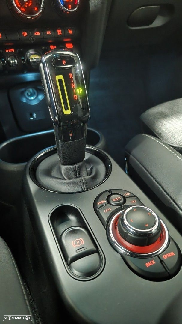 MINI 3 Portas Cooper SE Premium Essential - 36