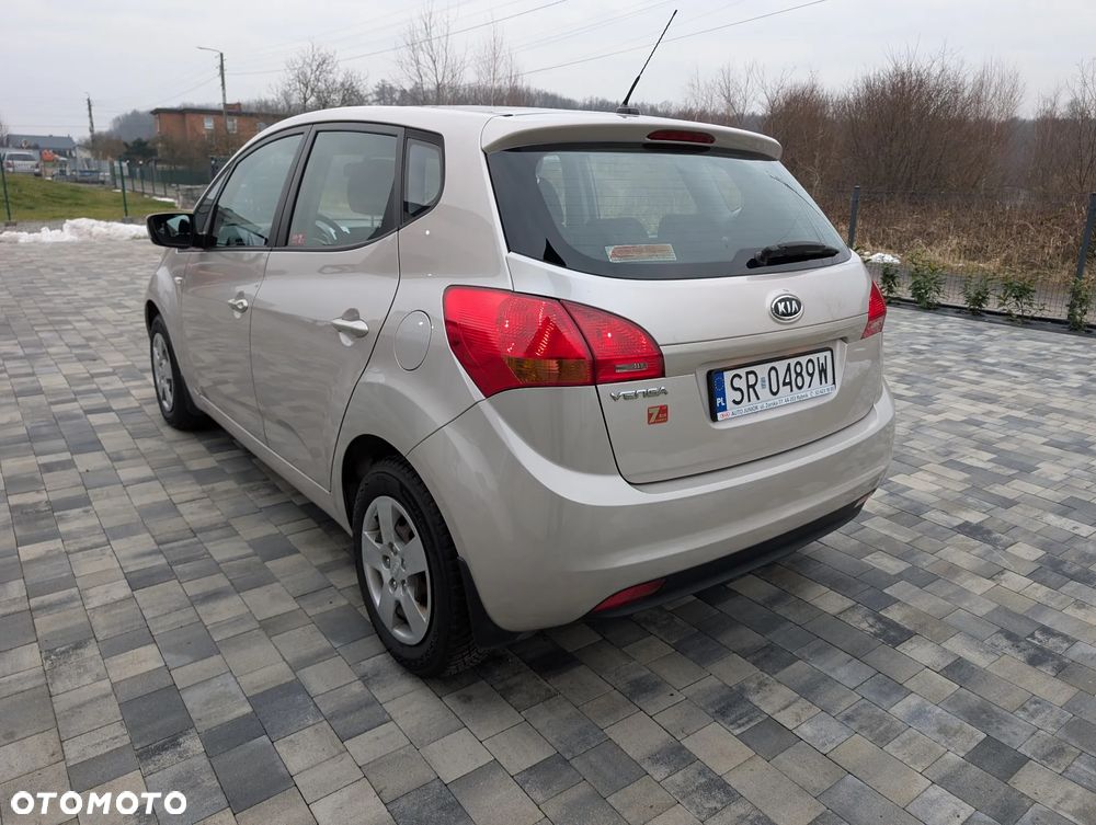 Kia Venga 1.4 L - 8