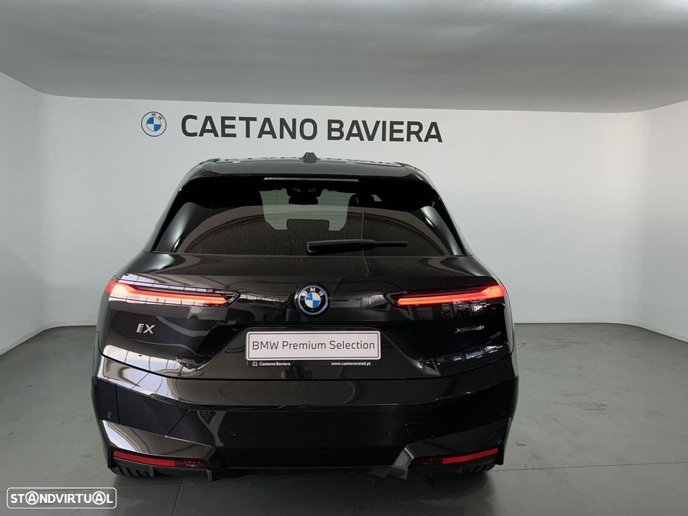 BMW iX xDrive 40 Pack Desportivo - 11