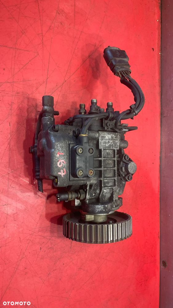 Pompa wtryskowa Volkswagen Golf IV 1.9TDI 038130107D - 2