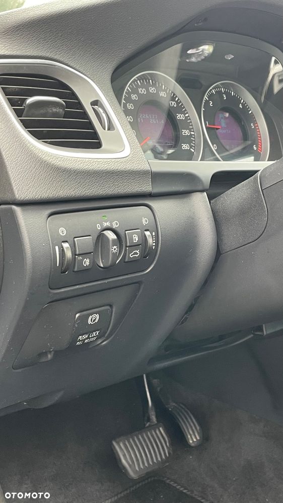 Volvo V60 D2 Geartronic Powershift Kinetic - 24