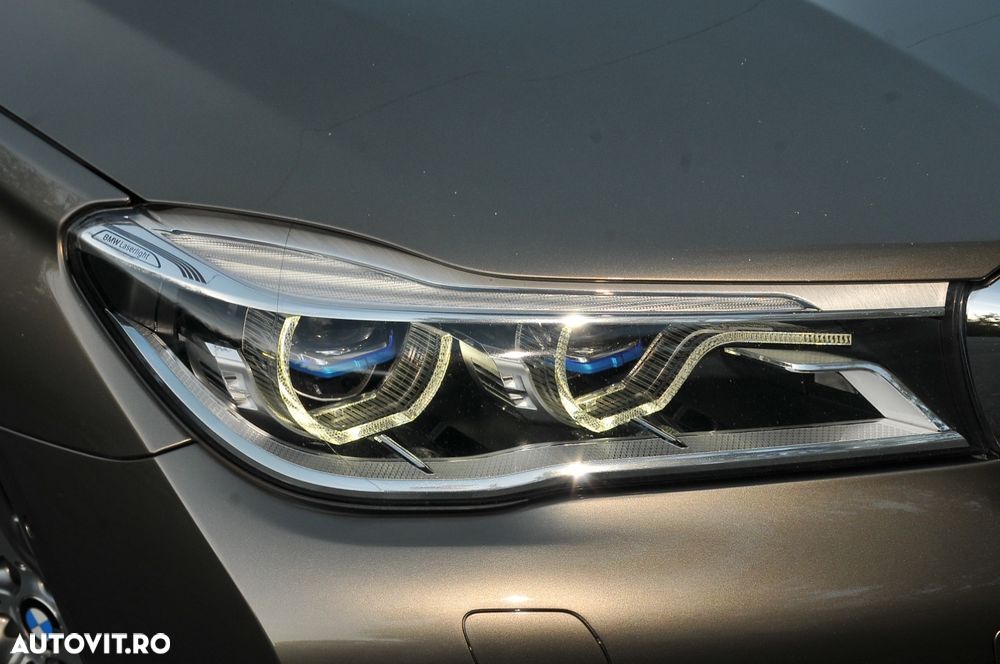 BMW Seria 7 740e iPerformance - 31