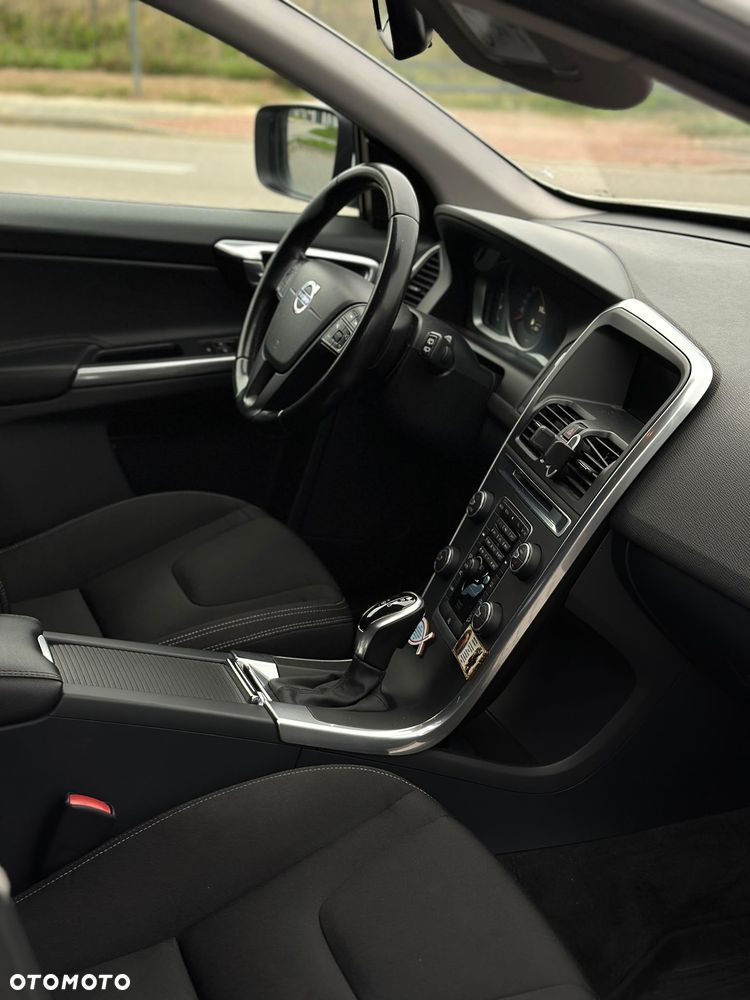 Volvo XC 60 D4 AWD Momentum - 5