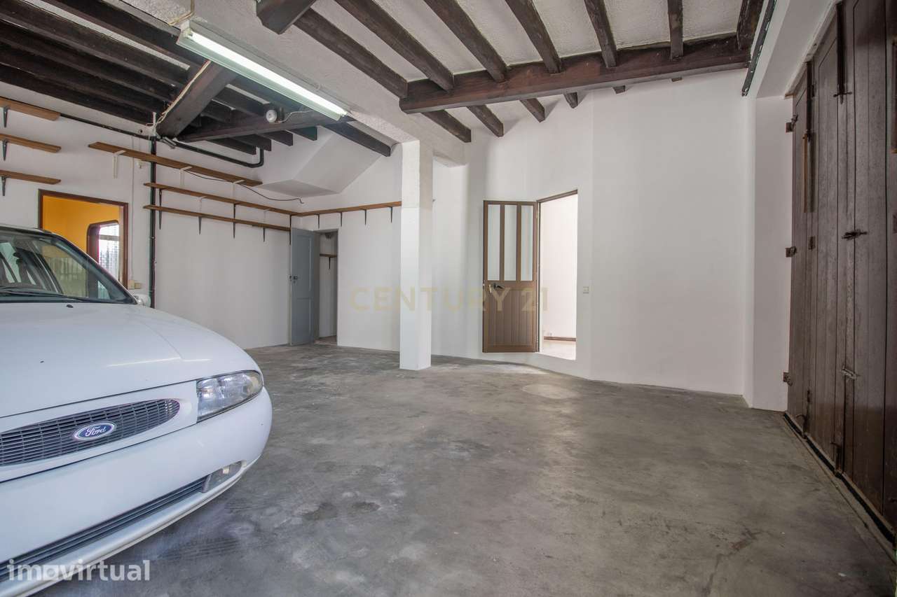 Moradia de Dois Pisos com Garagem Ampla no Centro das Alhadas - Grande imagem: 4/60