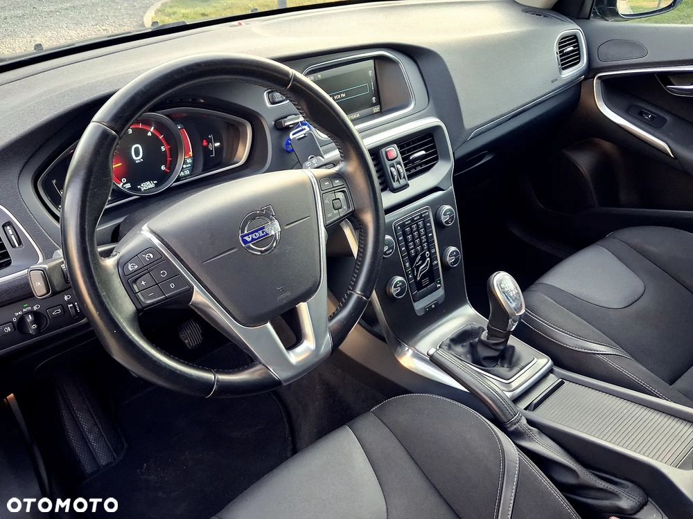 Volvo V40 D2 Momentum - 16
