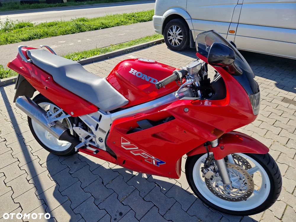Honda VFR - 19