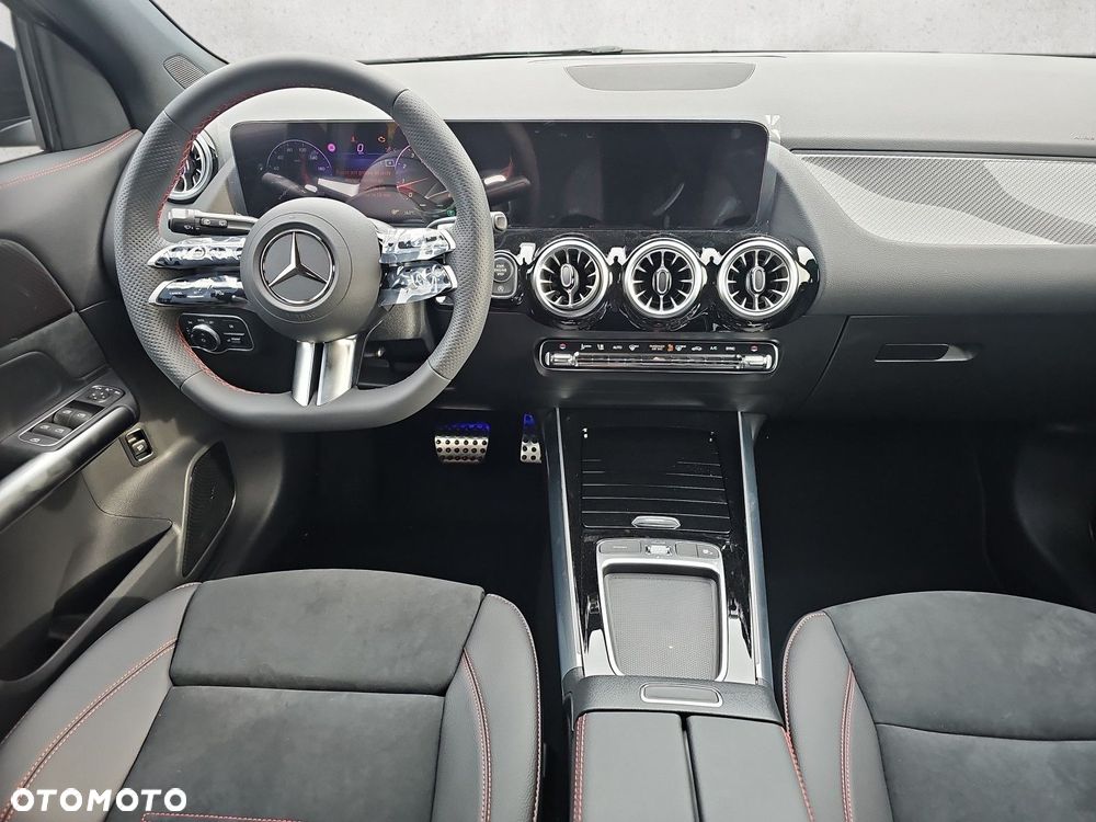 Mercedes-Benz GLA - 13