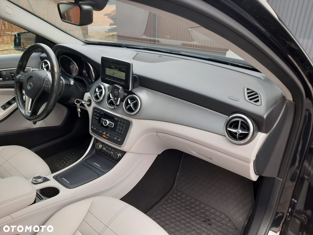 Mercedes-Benz GLA - 17