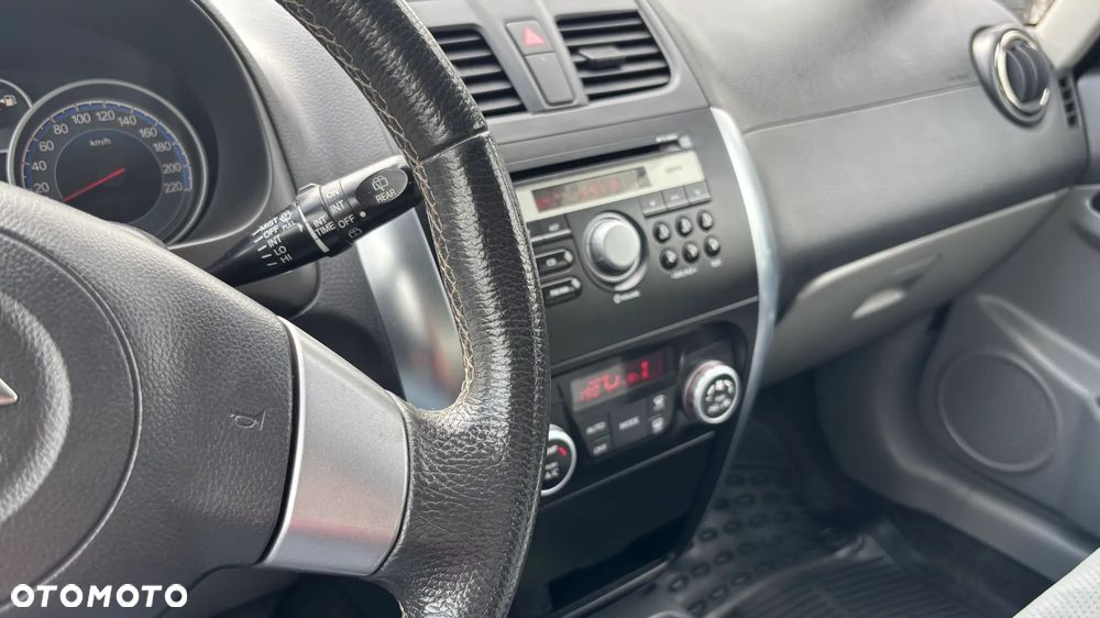 Suzuki SX4 1.6 Comfort - 28