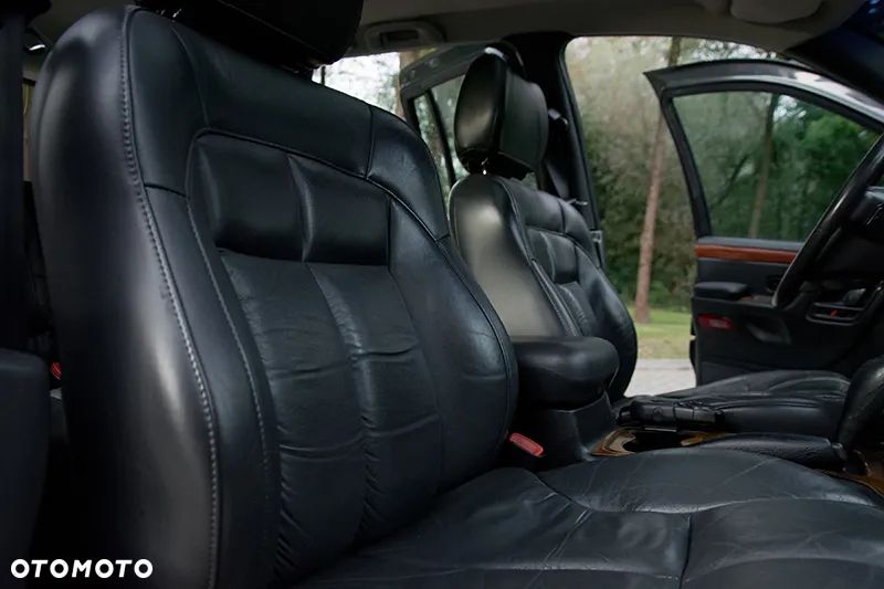Jeep Grand Cherokee - 23