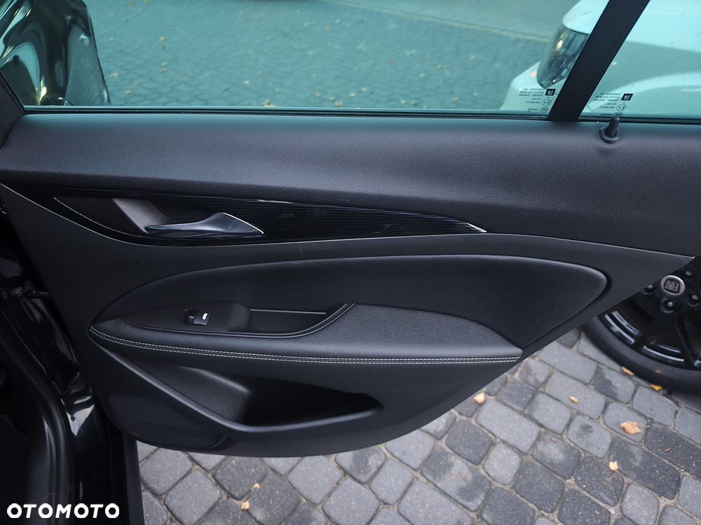 Opel Insignia - 24