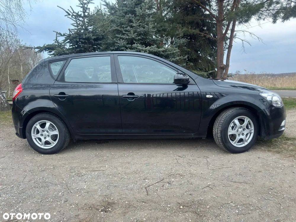 Kia Ceed 1.4 CVVT Dream-Team Edition - 26