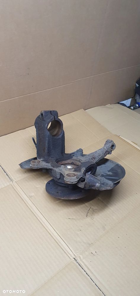 Zwrotnica piasta prawy przód VW Golf VI 6 Plus 1.6 TDI - 6