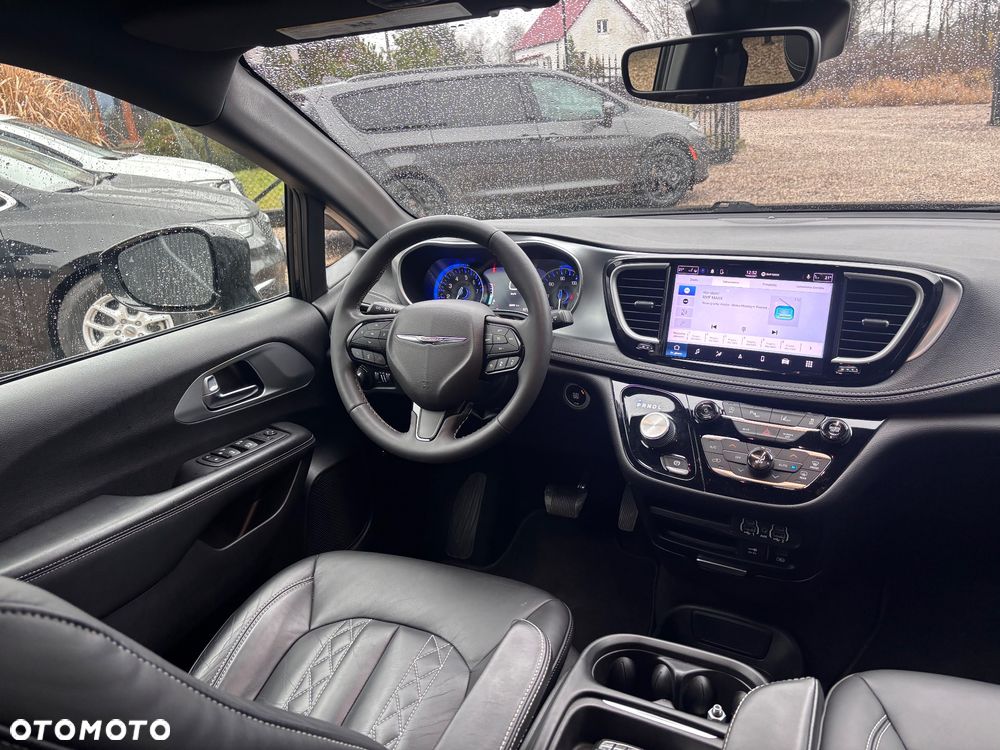 Chrysler Pacifica - 23