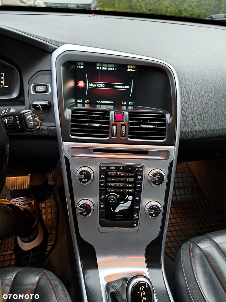 Volvo XC 60 D4 AWD Ocean Race - 16