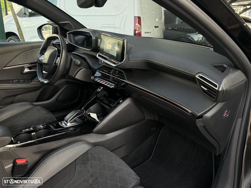 Peugeot e-208 GT - 42