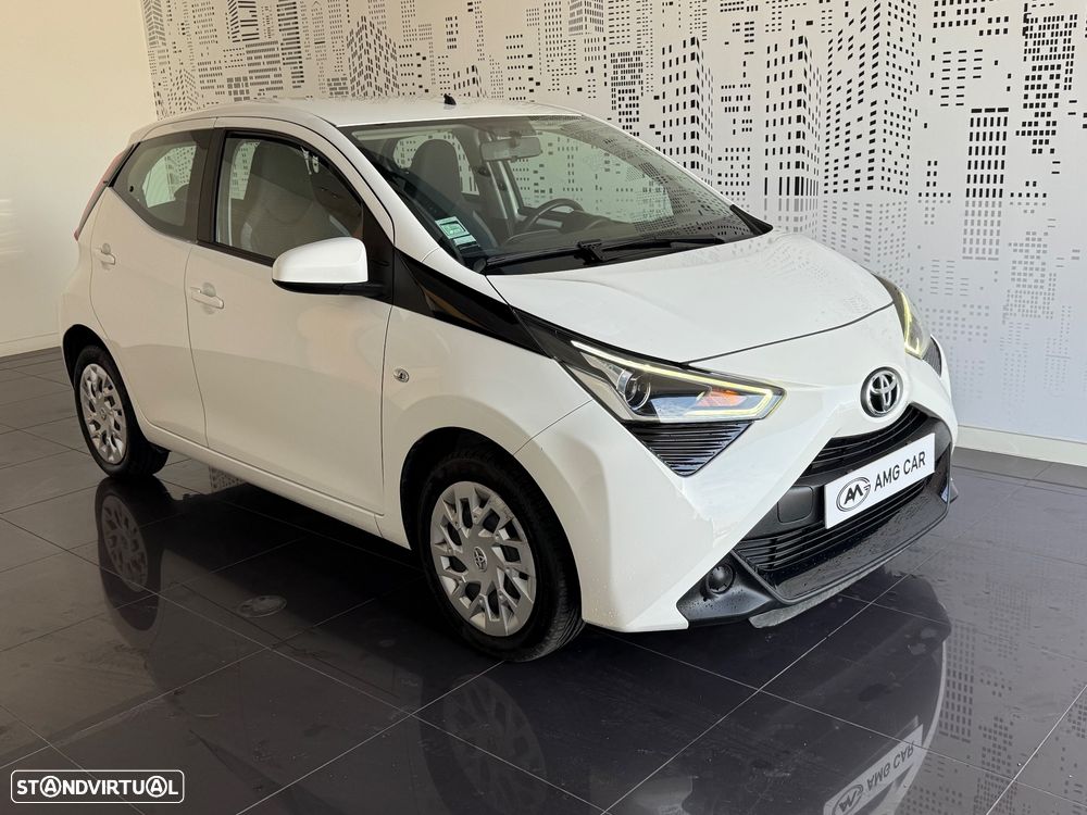 Toyota Aygo 1.0 X-Play Plus - 2