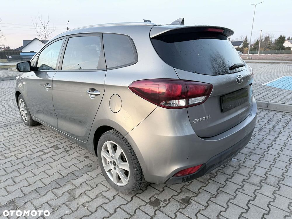 Kia Carens - 18