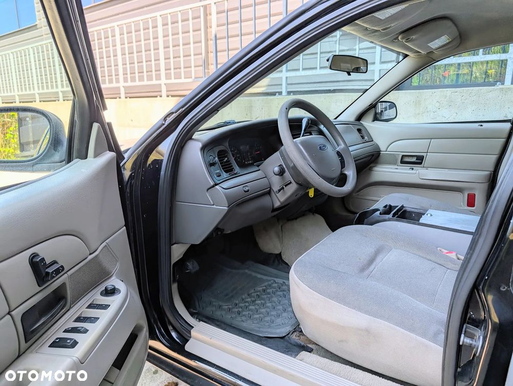 Ford Crown - 6