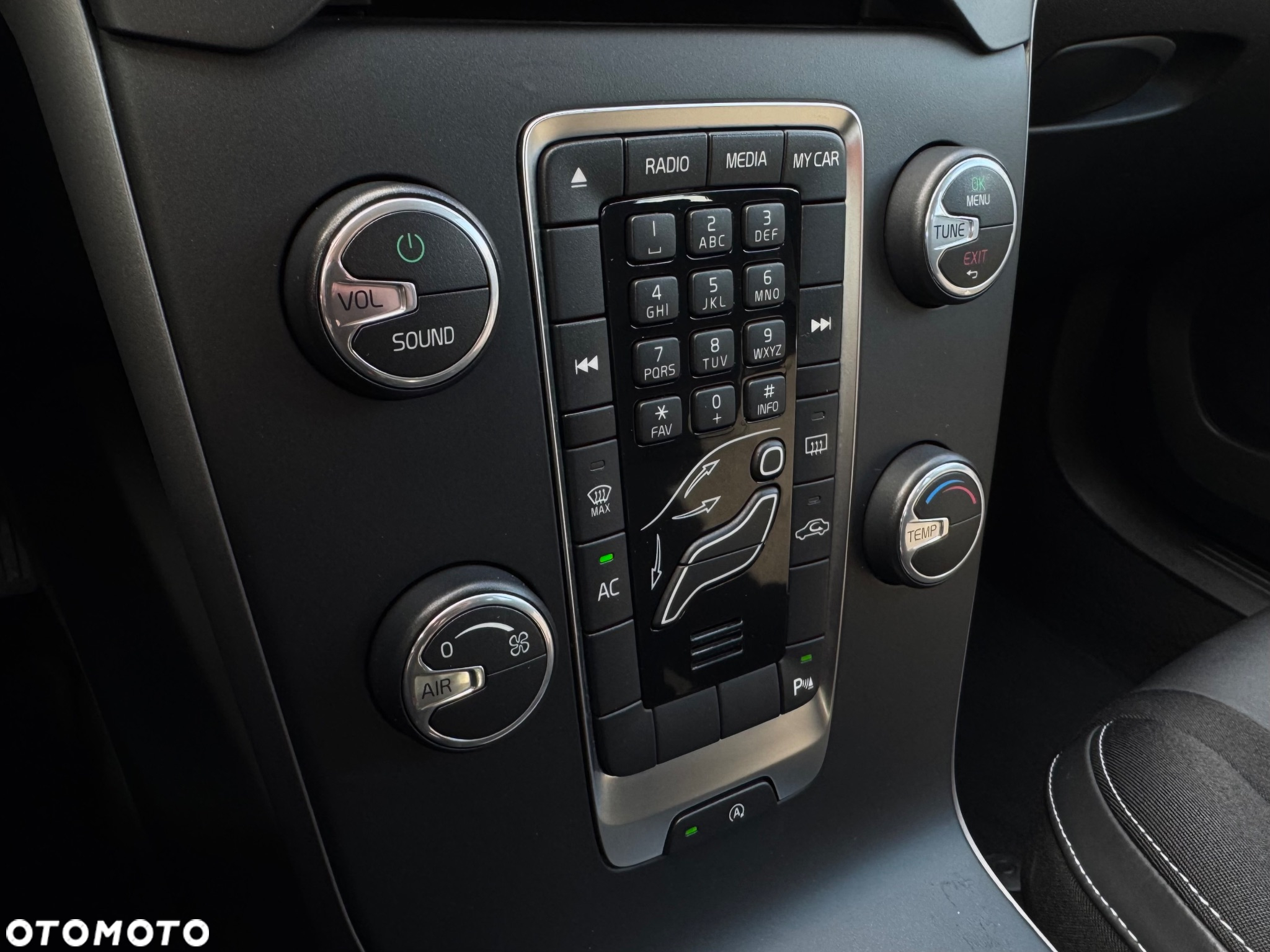 Volvo V40 T4 Powershift R Design - 20