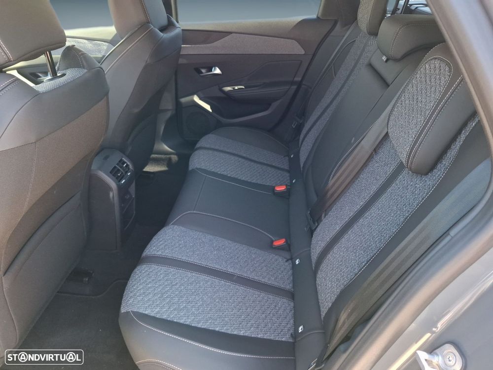 Peugeot 308 SW 1.2 Hybrid Allure e-DCS6 — fotografia 14