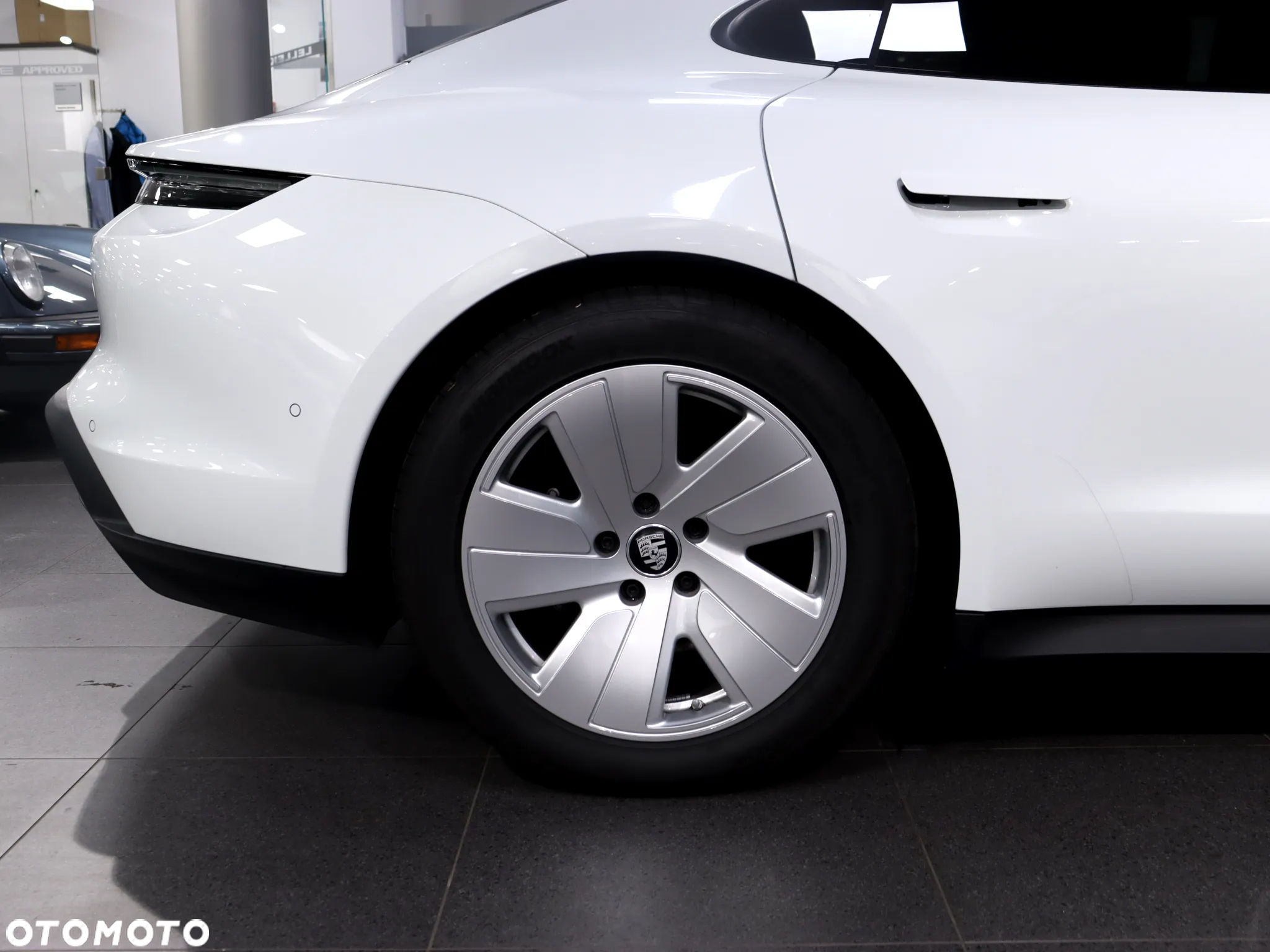 Porsche Taycan Performance Plus - 13