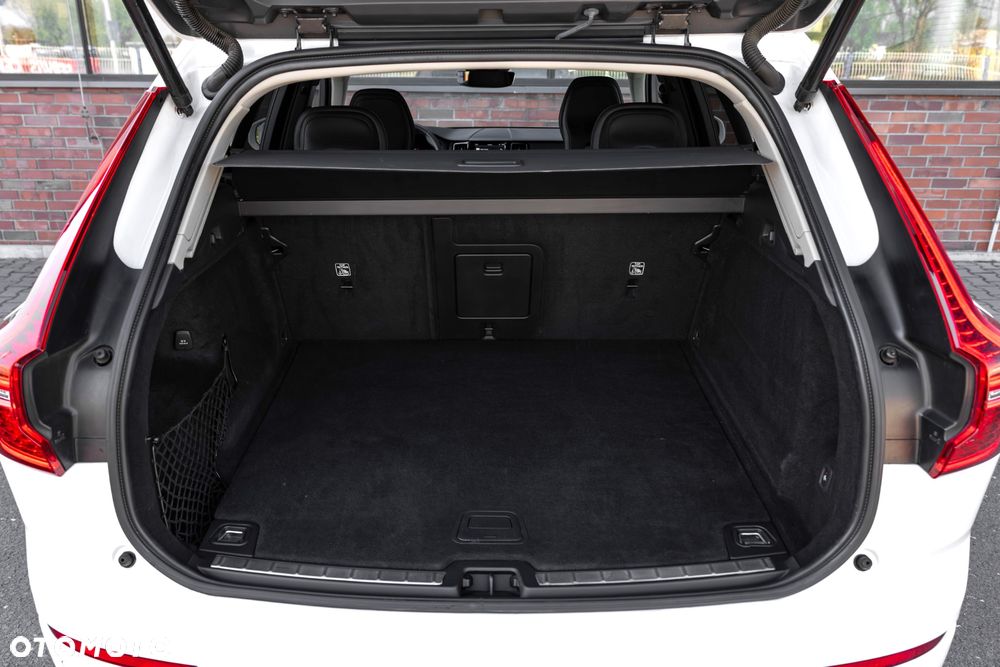 Volvo XC 60 B4 D Geartronic Momentum Pro - 29