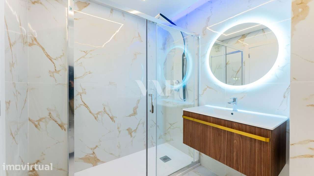 Apartamento T2 moderno FRENTE MAR, Quarteira - Grande imagem: 4/23