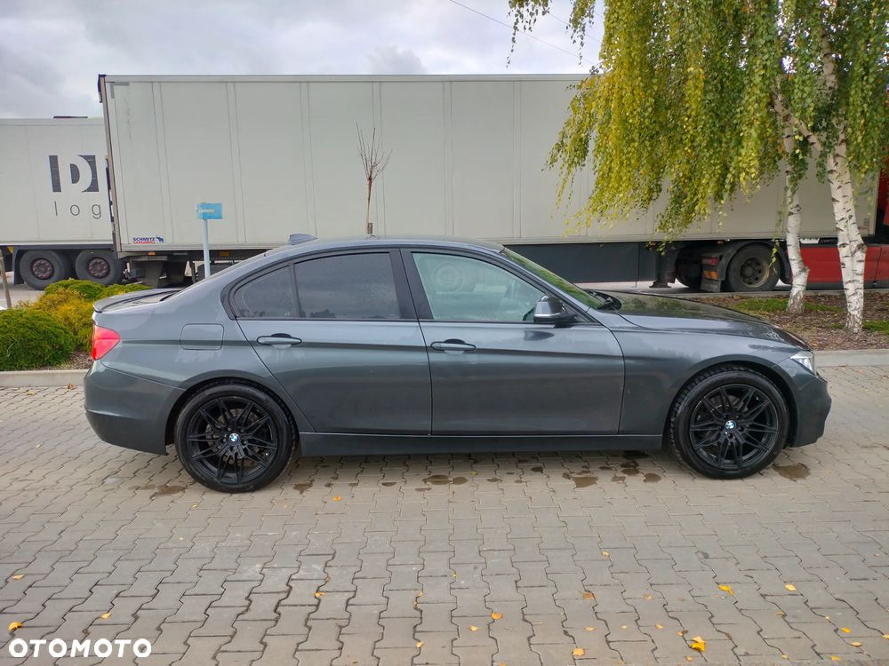 BMW Seria 3 320d - 4