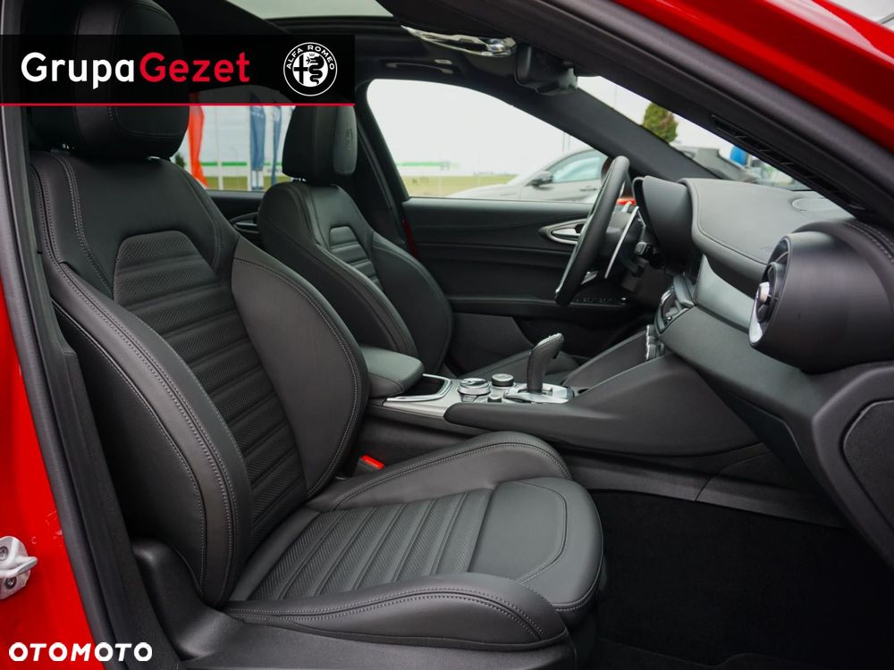 Alfa Romeo Giulia - 8