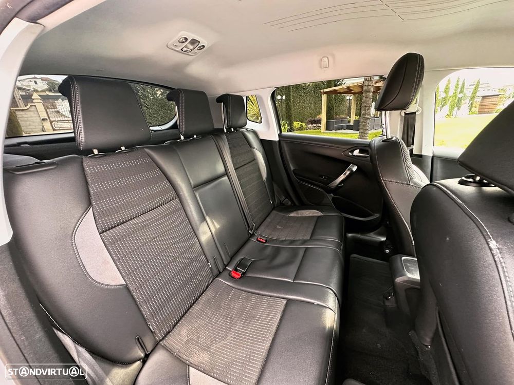 Peugeot 2008 1.6 BlueHDi Allure - 11