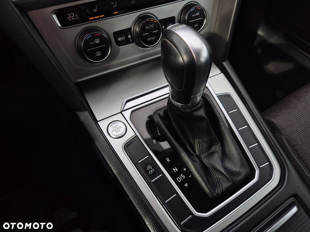Volkswagen Passat - 12